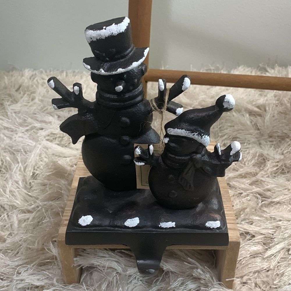 Park Designs Goldsboro,‎ NC Cast Metal
Glitter Snowmen Stocking Hanger
